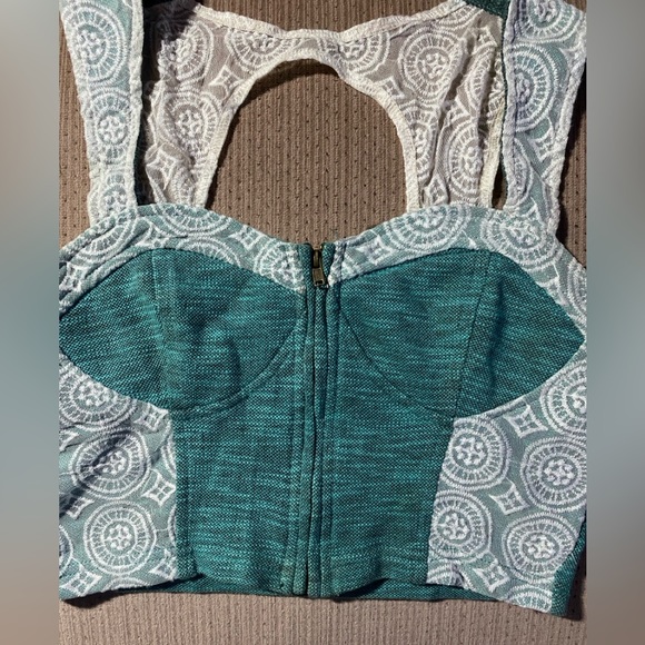 Over layer Bralette Size Medium - Picture 2 of 8
